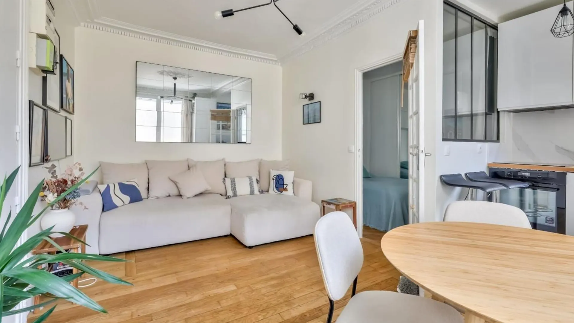 Apartment Near Grands Boulevards Paris